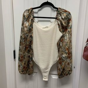 Stunning balloon sleeve blouse